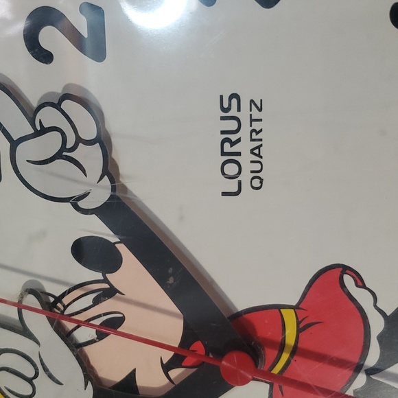 Vintage Lorus Quartz Minnie Mouse 10” wall clock - Picture 2 of 5